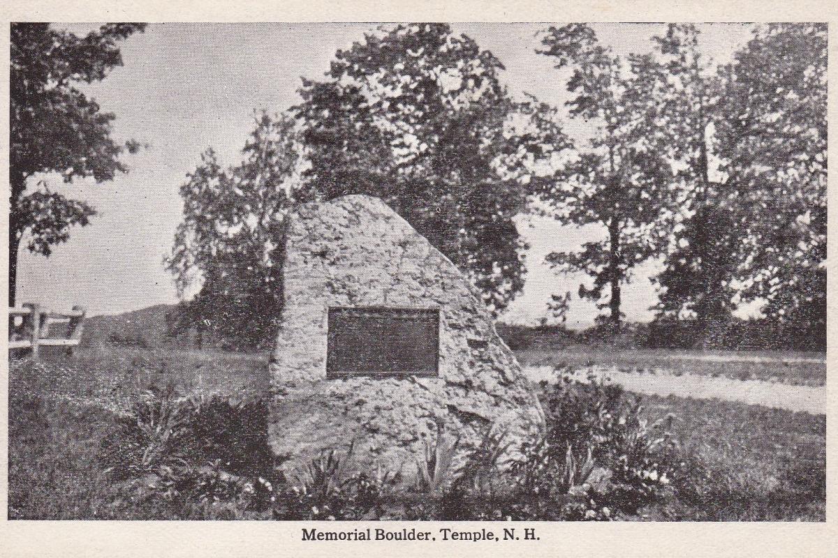 Boulder Monument with plaque commemorating soldiers in the Spanish-American War